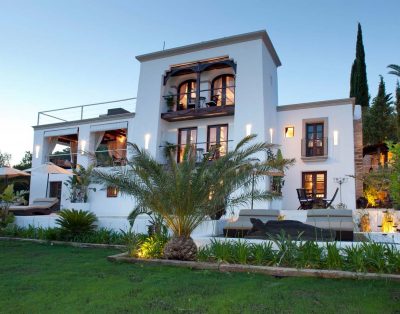 Large Modern Villa, Private Pool & Garden